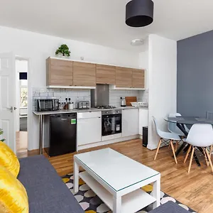  Apartment Flatzy - Stylish Abode On Doorstep Of Sefton Park *10 Minutes To Centre*